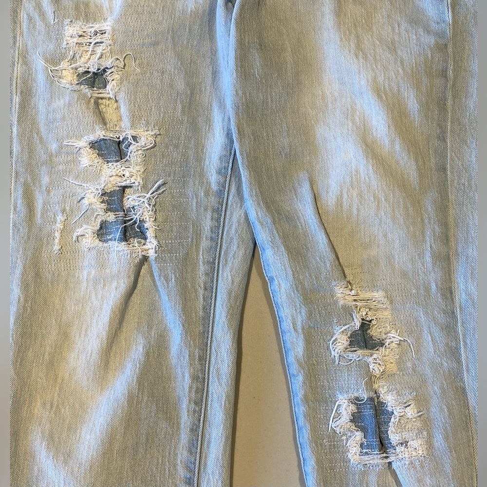 Universal Thread Distressed Mid-Rise Boyfriend Jeans, size 00/24 - Picture 8 of 9